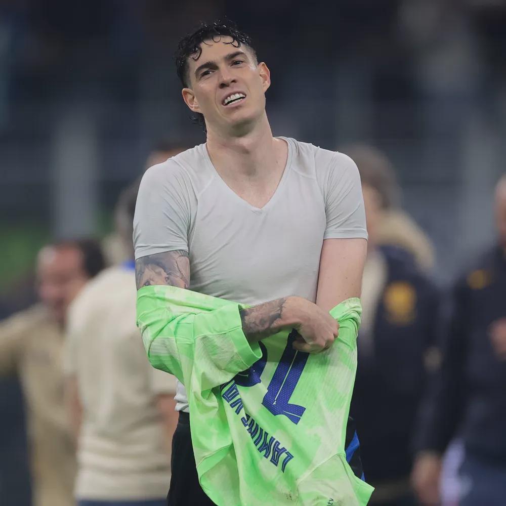 [Matte Moretto] Barcelona is already negotiating the details of Alessandro Bastoni's contract. The player is open to signing with Barça. There are still no official negotiations between the clubs.