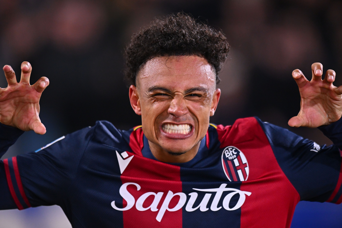 BOLOGNA, ITALY - FEBRUARY 27: Dan Ndoye of Bolog Lukasz Skorupski of Bologna celebrates after scoring his team second goal during the Serie A match between Bologna and AC Milan at Stadio Renato Dall'Ara on February 27, 2025 in Bologna, Italy. (Photo by Alessandro Sabattini/Getty Images)