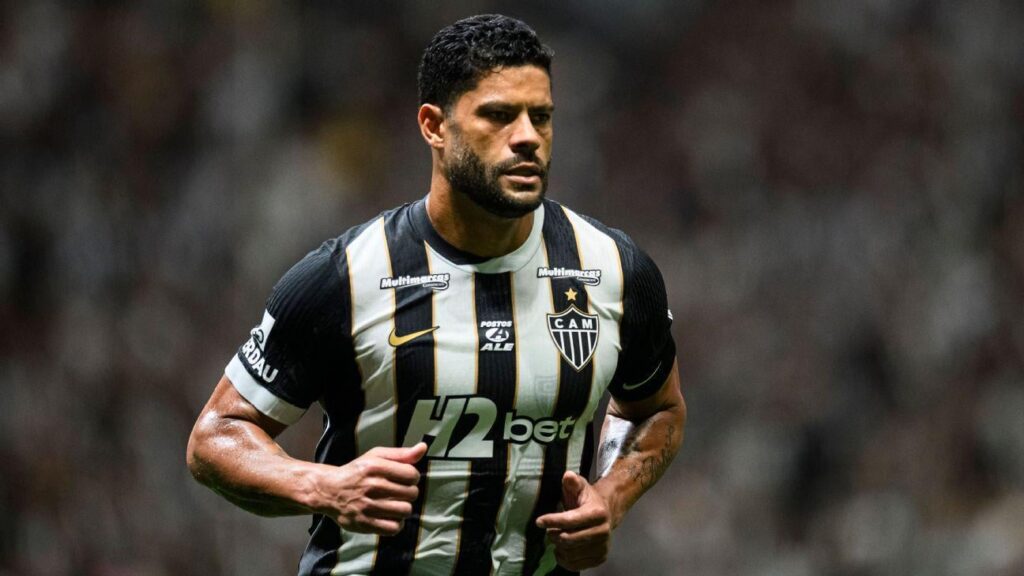 Hulk throws punch, 23 players sent off after mass brawl in Brazil final