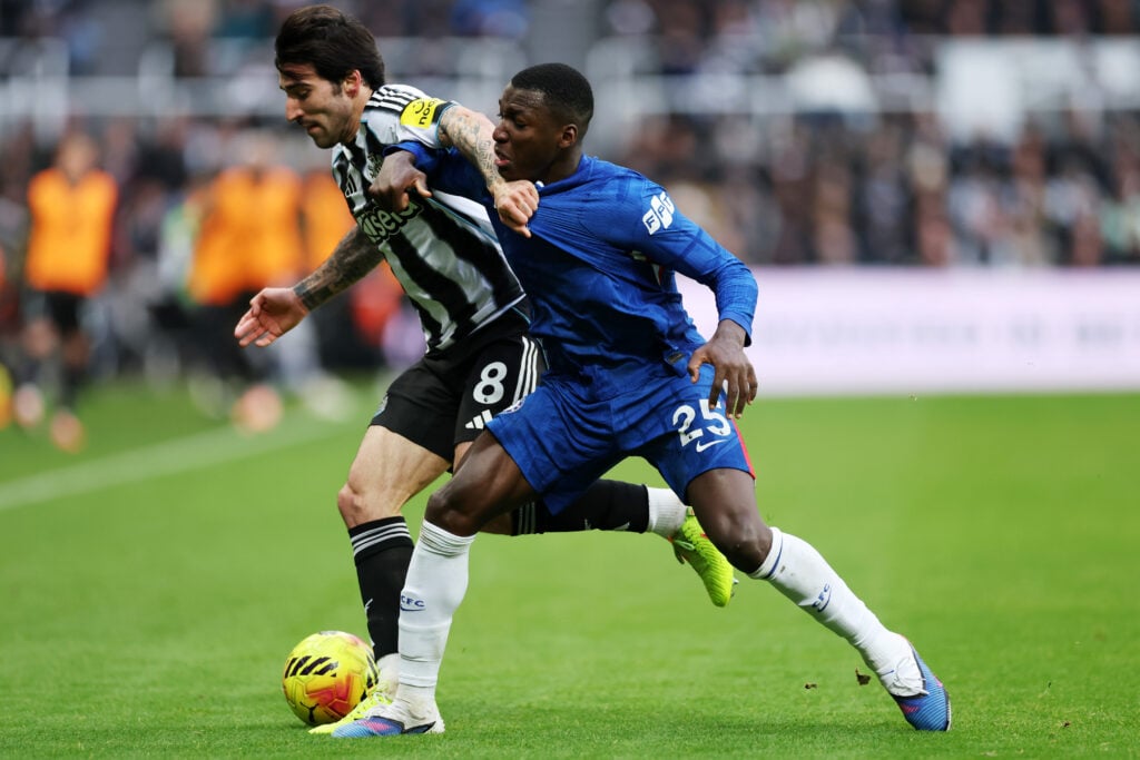 Sandro Tonali of Newcastle United battles for possession with with Moises Caicedo of Chelsea