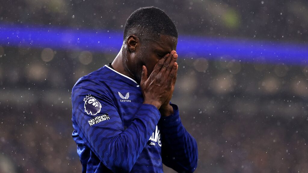 Police investigating claims from Everton star Thierno Barry of friends being attacked in the away end during Premier League defeat at Arsenal Police investigating claims from Everton star Thierno Barry of friends being attacked in the away end during Premier League defeat at Arsenal