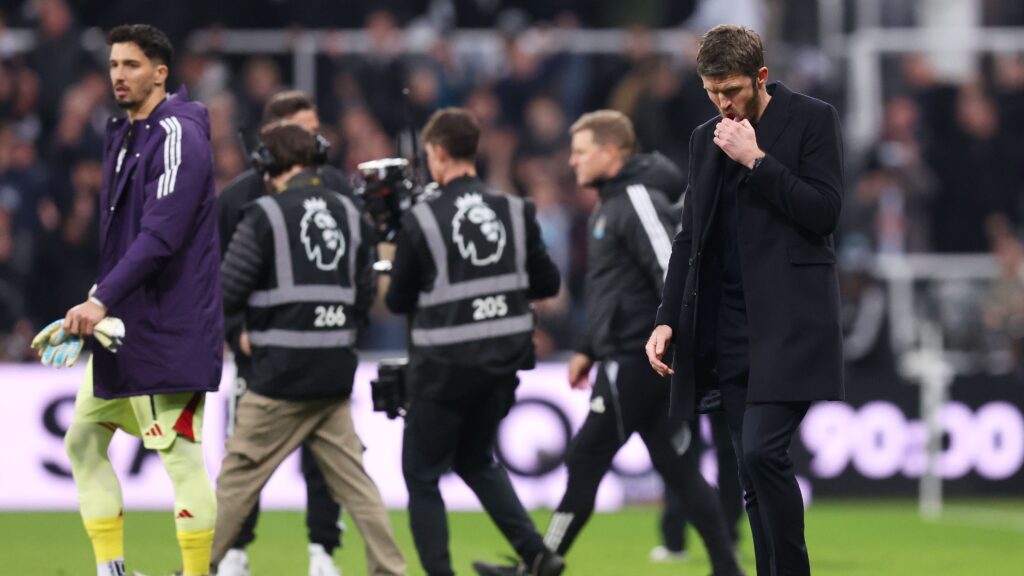 VIDEO: Furious Michael Carrick didn't speak to a SINGLE Man Utd player at full-time of Newcastle loss as he claps fans before storming down tunnel