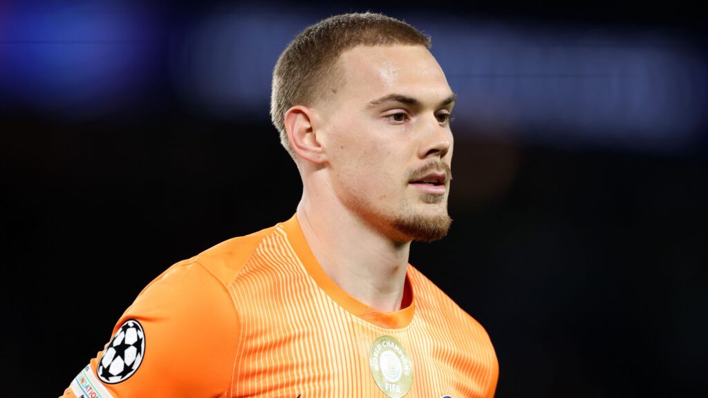 Chelsea warned they need to make key change to close gap to Arsenal & Man City by club legend