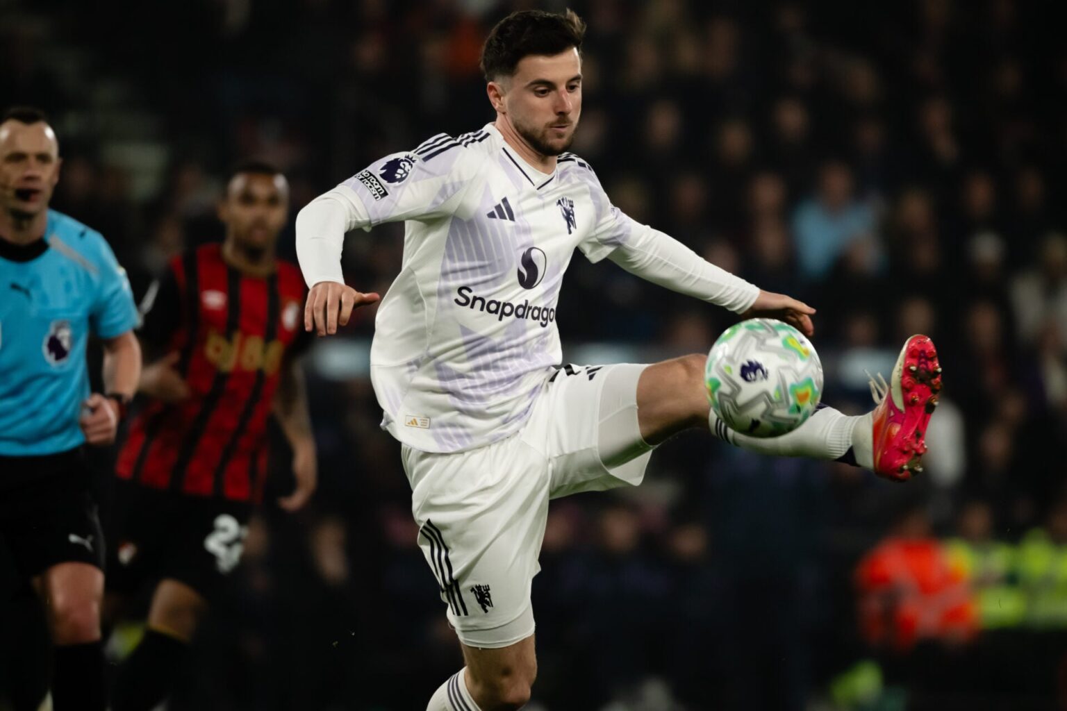 Michael Carrick sent an ominous message to one Man Utd ace with Mason Mount's sub against Bournemouth