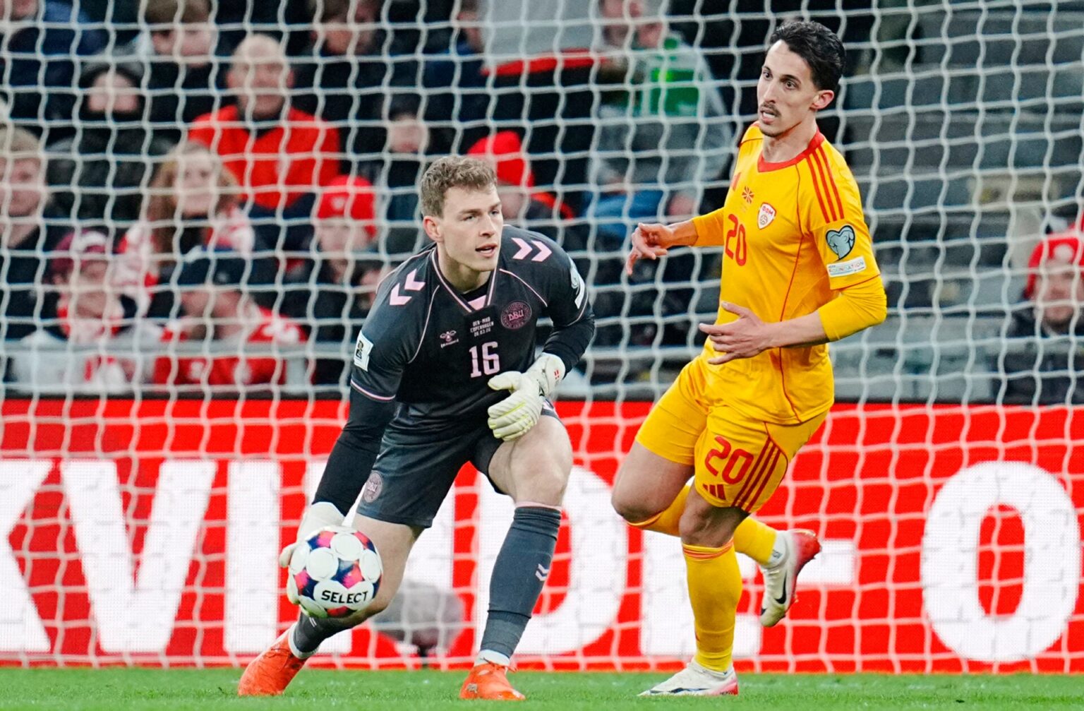 West Ham star Mads Hermansen opens up on replacing Kasper Schmeichel as Denmark No.1