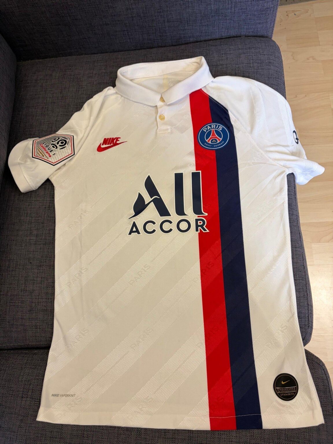 Auction sell of PSG kit 19/20