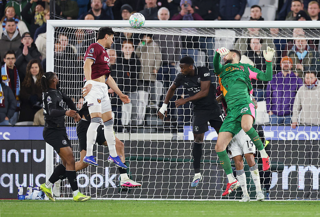 Man City draw with West Ham in blow to title hopes