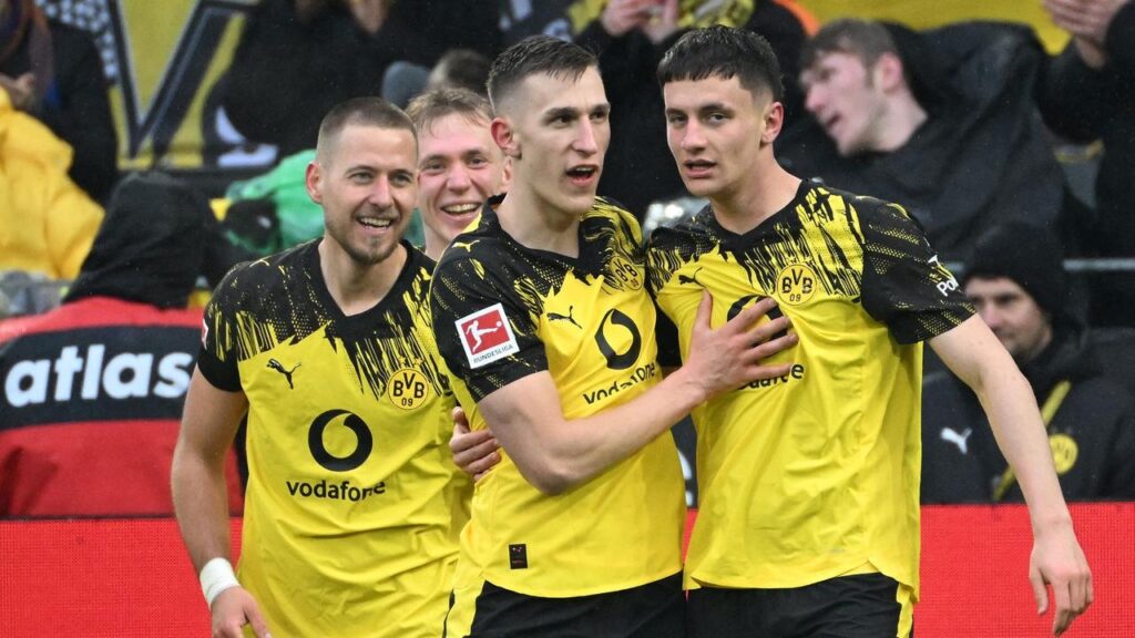 Souveräner Sieg: Dortmund schlägt Augsburg und bleibt auf Kurs