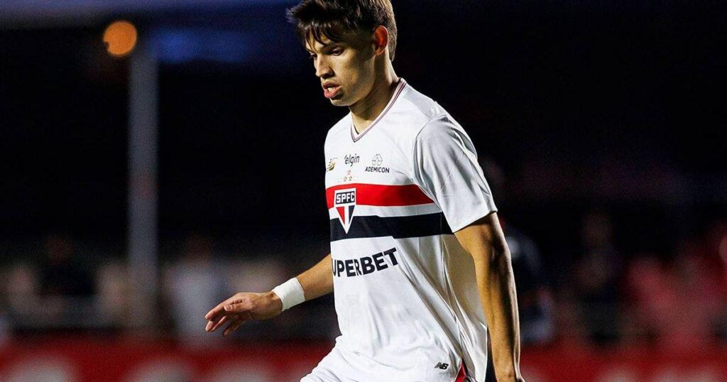 Celtic Keeping Close Tabs on Paraguayan Midfielder Damian Bobadilla