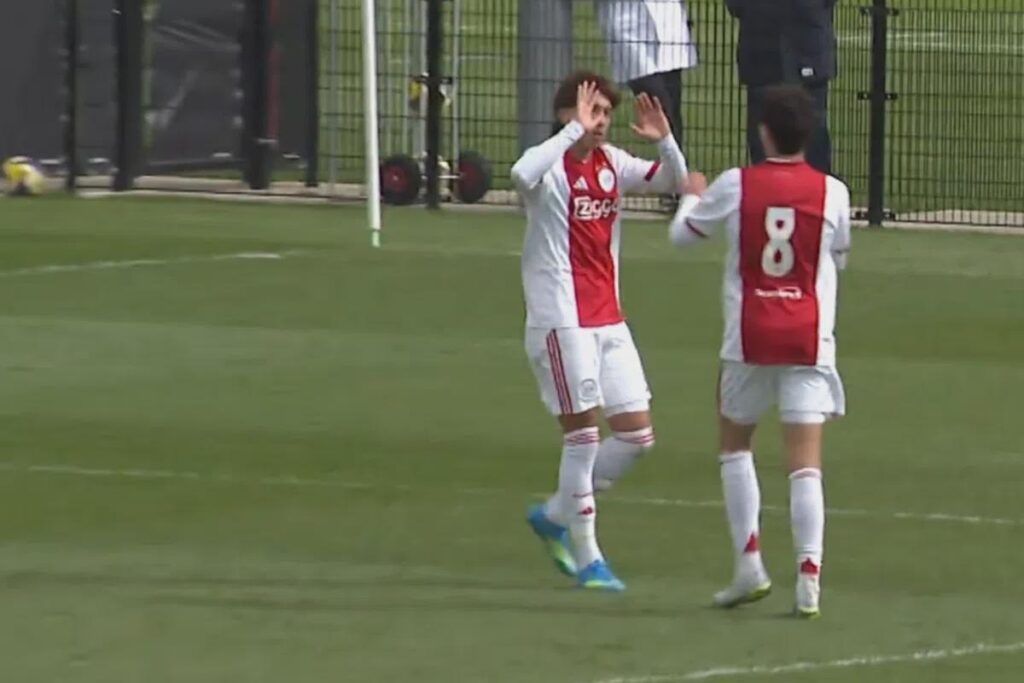 Mix of first-team and Jong Ajax players draw 2-2 with FC Volendam in friendly today. Goals by Carrizo & Edvardsen. Verkuijl with his first minutes after losing his girlfriend in december