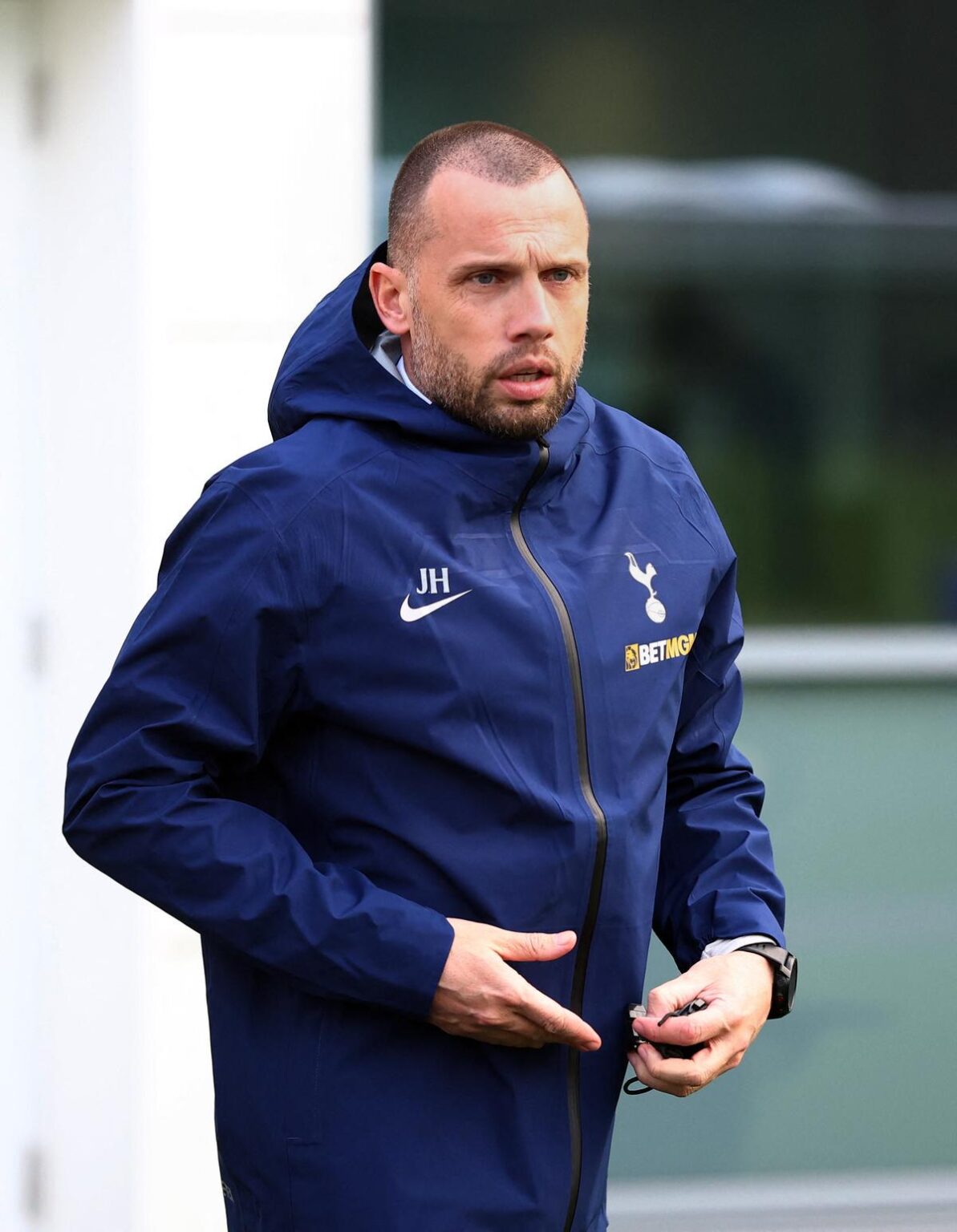 [John Heitinga's agent]"There was a chance Heitinga would take over at Tottenham. We had that in mind. Only: the club didn’t. Igor Tudor is coming with a whole staff for three or four months. That man is always hired for emergency jobs. That almost never works. Why they did that is a mystery to me."