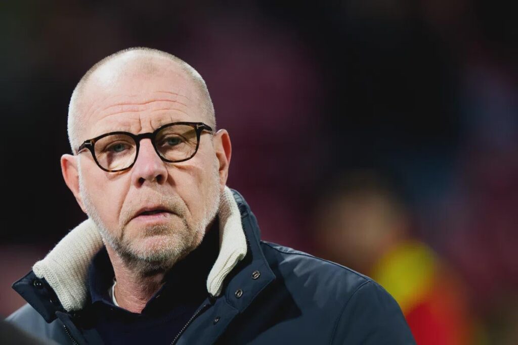 [VI] Fred Grim no longer manager of Ajax, Oscar García replaces him