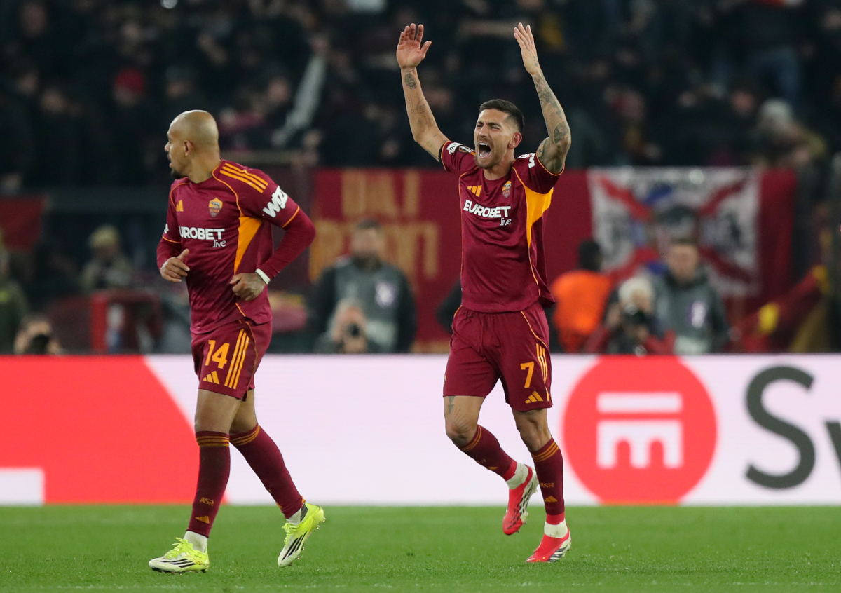 ROME, ITALY - MARCH 19: Lorenzo Pellegrini of AS Roma celebrates scoring his team's third goal during the UEFA Europa League 2025/26 Round of 16 Second Leg match between AS Roma and Bologna FC 1909 at Stadio Olimpico on March 19, 2026 in Rome, Italy. (Photo by Paolo Bruno/Getty Images)