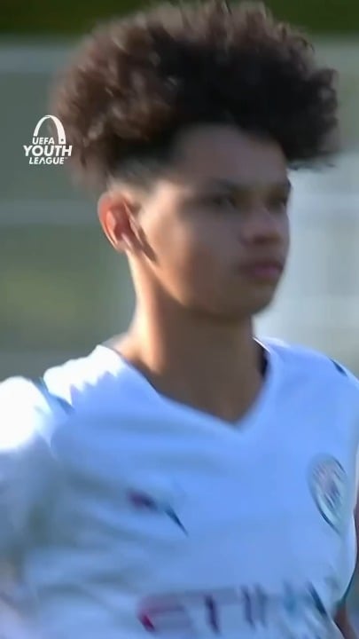 Nico O’Reilly balling in UEFA Youth League