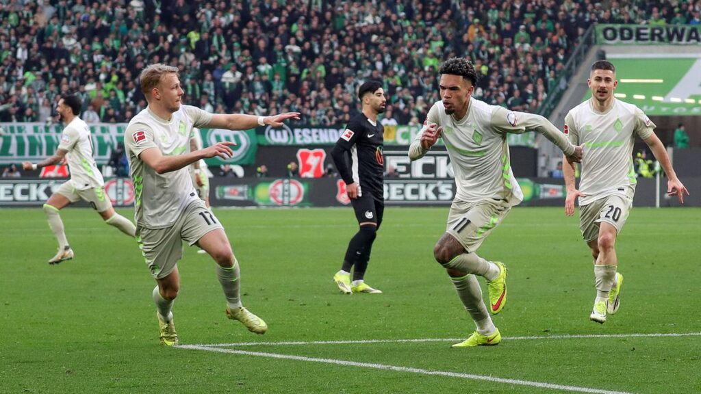 Fußball-Bundesliga: Njinmah schockt den VfL: Werder verstärkt Wolfsburgs Abstiegssorgen