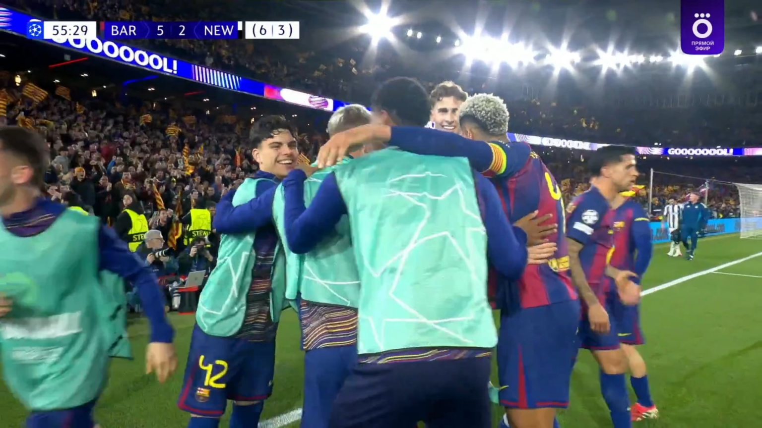 Full clip of Fermin Lopez's finesse finish immediately followed by Robert Lewandowski's header goal @ an electrifying Camp Nou w/ multiple Alternate Angles