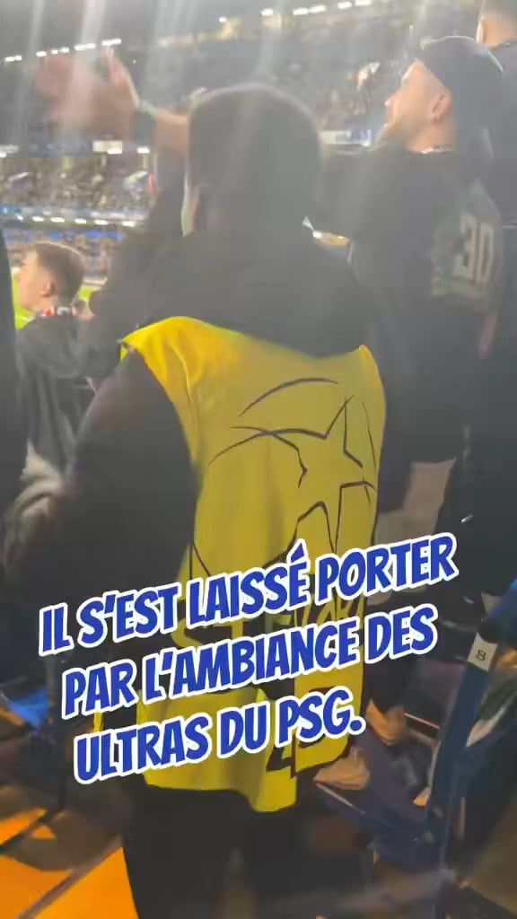 Chelsea steward at Stamford Bridge joins in with the PSG Ultras 😂