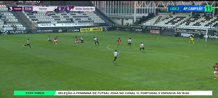 Guarda-redes do Varzim defende remate potente de fora de área com a cabeça 🙃