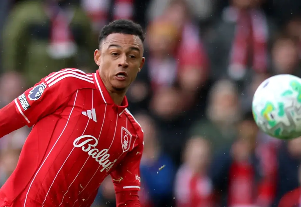 Dan Ndoye guides the ball past an onrushing goalkeeper while playing for Nottingham Forest