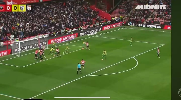 I wonder how Ki-Jana Hoever is doing at Sheffield United to get prepared for our championship season next year? Especially when his own team have a corner....