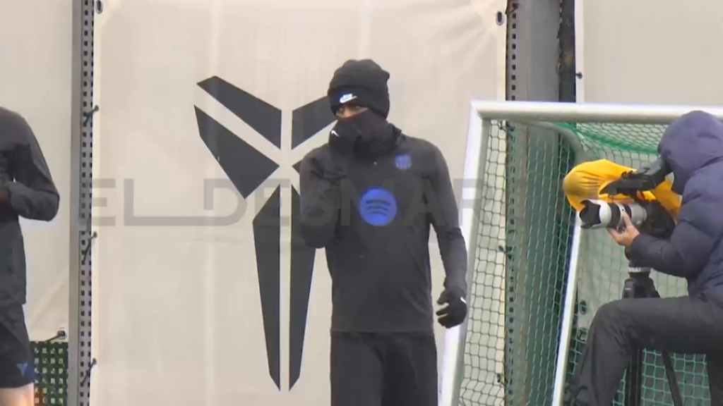 From yesterday's training: Lamine's reaction when Lewandowski makes the legendary "pull my finger" joke.