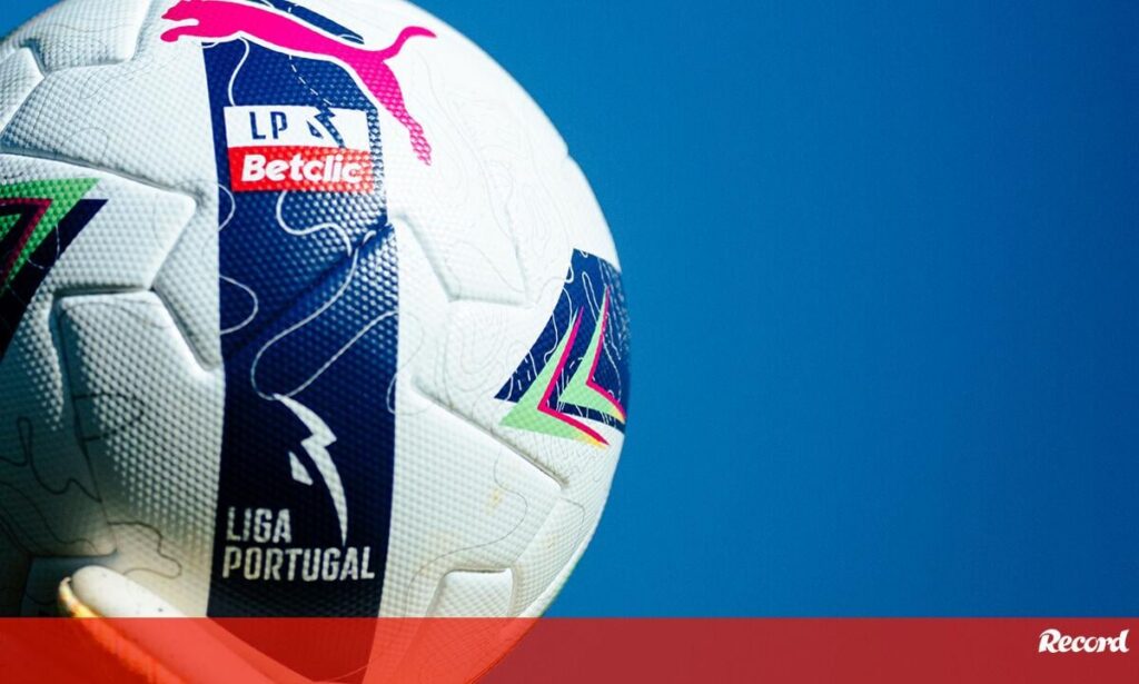 Notícia Record: Benfica e FC Porto recusaram proposta do Sporting para jogo com Tondela a 6 de maio - Liga Betclic - Jornal Record