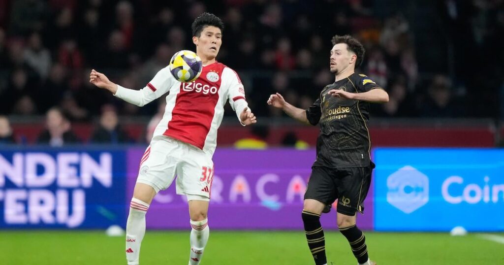 Ajax-verdediger Takehiro Tomiyasu na eerste basisplaats in twee jaar: ‘Ik zat er na een uur helemaal doorheen’