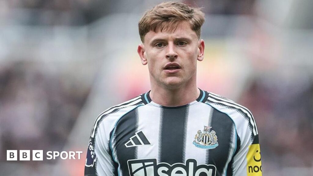 Harvey Barnes to replace Eze in England squad