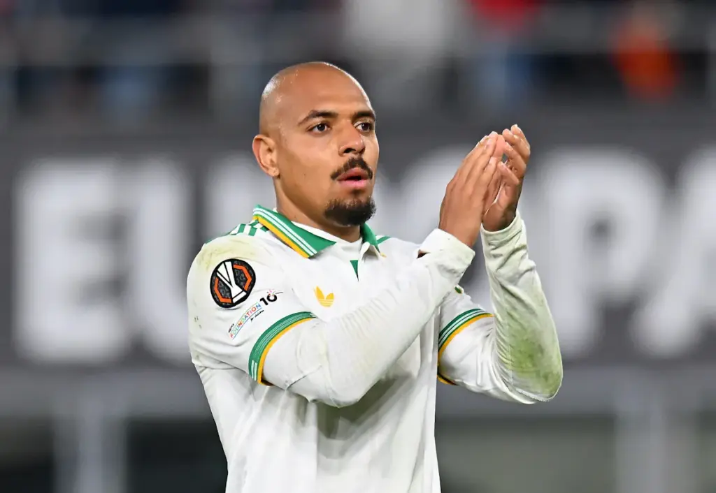 Club Consider Capture Of Aston Villa Star ‘A Done Deal’ Donyell Malen applauds the Roma fans at the end of a game