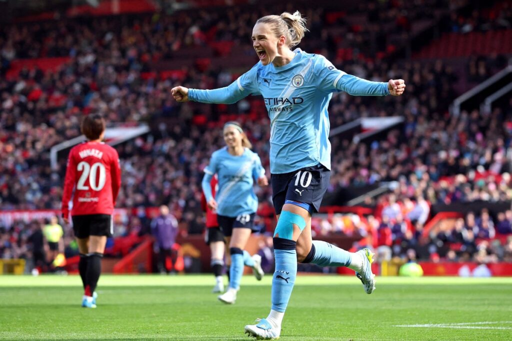 Man City close in on WSL title as Alessia Russo’s first Arsenal hat-trick sinks Tottenham