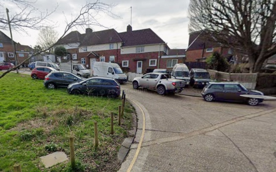 Amateur mechanic kept 30 cars on the road outside his house, court hears – Brighton and Hove News