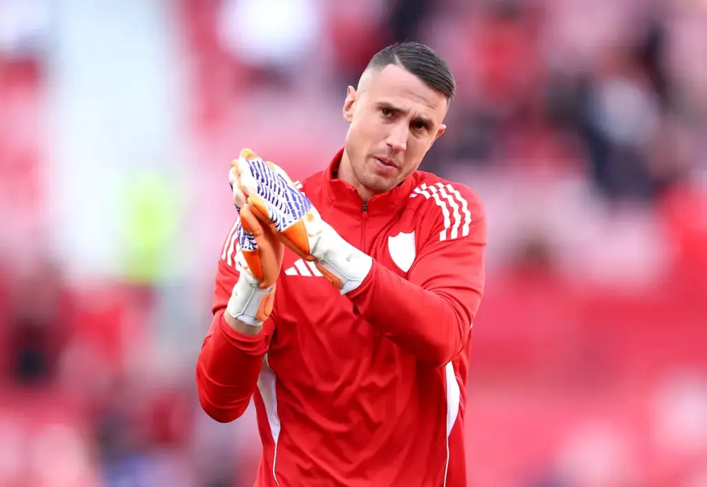 ‘He Certainly Intends’ – SD Optimistic On Newcastle Loan Star Odysseas Vlachodimos warms up for Sevilla before a game