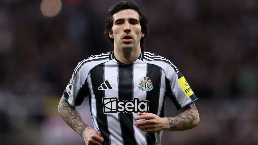 [Nathan Salt] Man United Confidential: Revealed - THREE stars on new transfer list