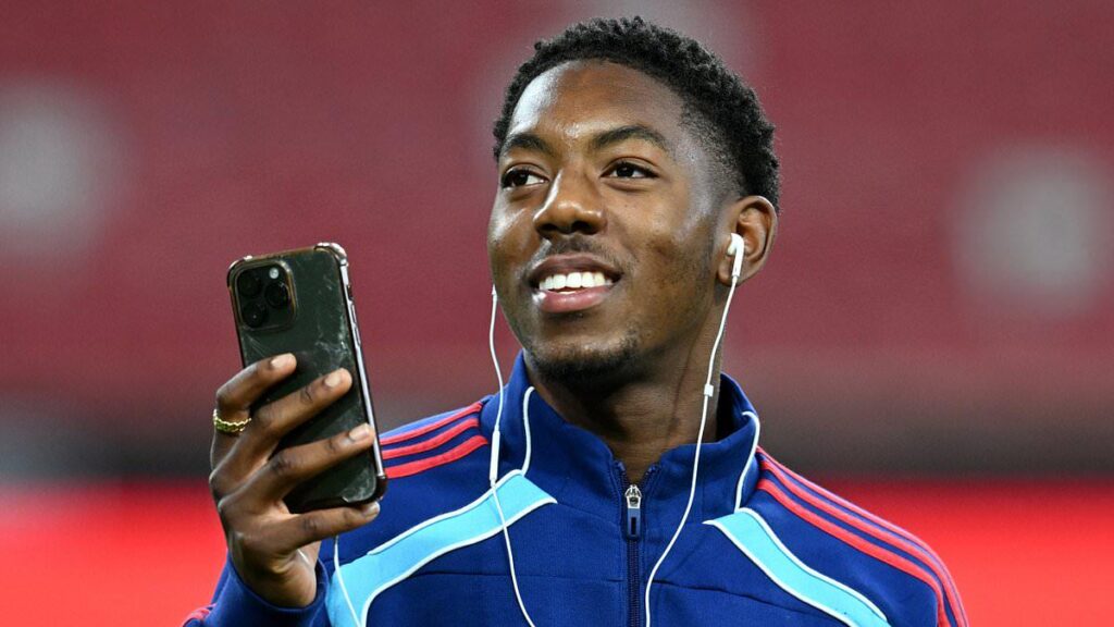 [Nathan Salt, In Article] Myles Lewis-Skelly finds himself at a crossroads with Arsenal - Daily Mail Sport understands he is under consideration at Manchester United having been offered up to United by intermediaries - and is on the outside looking in with England.