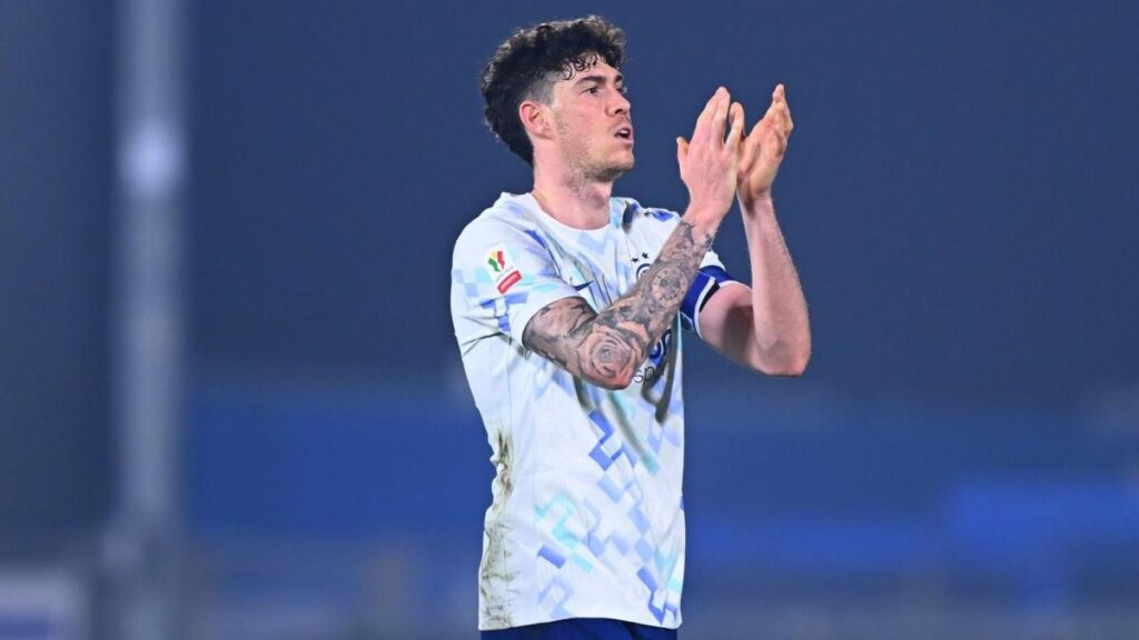 La Gazzetta dello Sport: Bastoni nears Barcelona as Inter Milan open to selling him and ready to lower his price from 80 million to 50 million + variables, an amount that seems tempting for Barcelona. Bastoni's priority is Barcelona, and he refuses to negotiate with any other club.