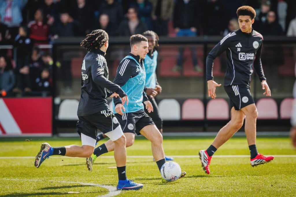 [VI] In an interview with Sport 5, Oscar Gloukh reveals he has spoken with Ajax technical director Jordi Cruijff about his lack of playing time for the club. The last time he played the full 90 minutes was on January 14th against AZ in the KNVB Beker, which Ajax lost 6-0