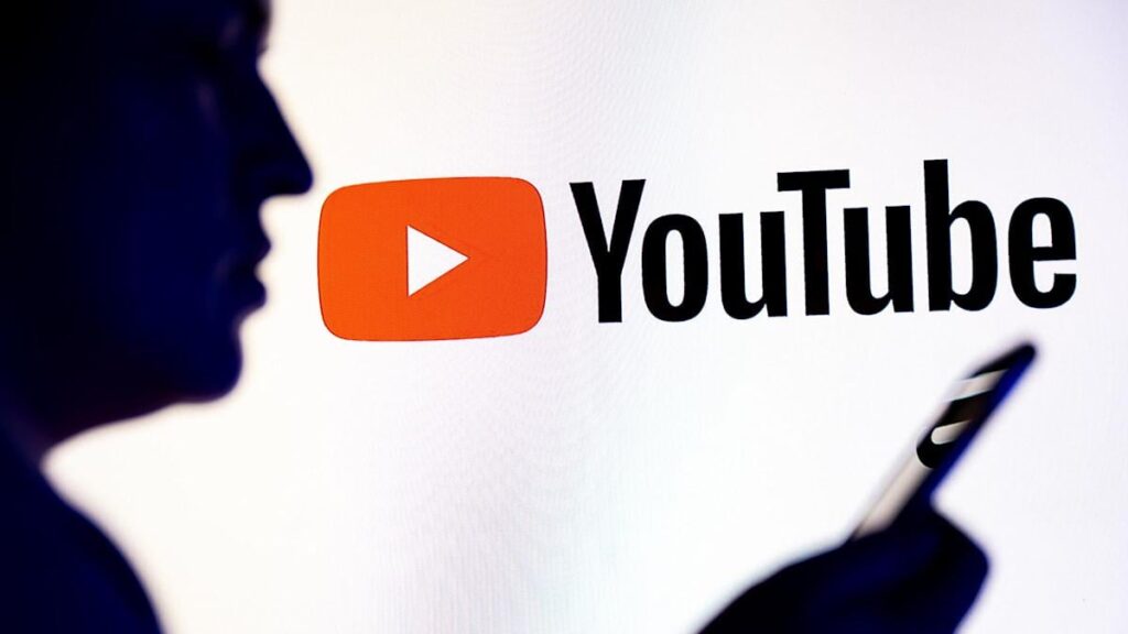 YouTube und FIFA kooperieren bei WM 2026: Für deutsche Fußballfans könnte die Kooperation spürbare Veränderungen mit sich bringen. Nach Informationen von Brancheninsidern laufen aktuell Diskussionen mit den deutschen Lizenznehmern, um zwischen 15 und 30 WM-Spiele live auf YouTube zu übertragen.