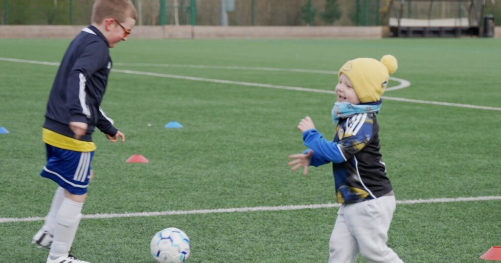 Leeds United Captain surprises Noah ahead of football session