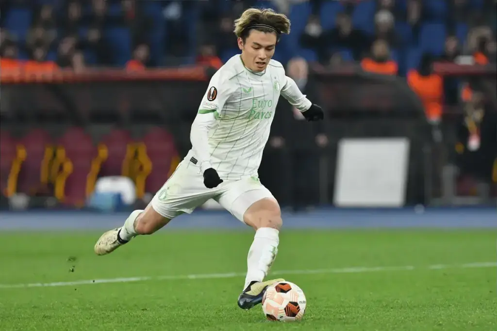 Another Eredivisie striker? Brighton linked with Ayase Ueda