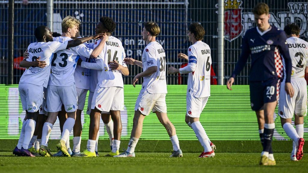 Tiental PSV verliest ook in Velsen-Zuid van stuntend Telstar: 3-1