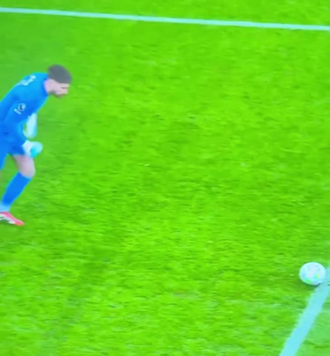 Vicario attempting a goal kick in pain