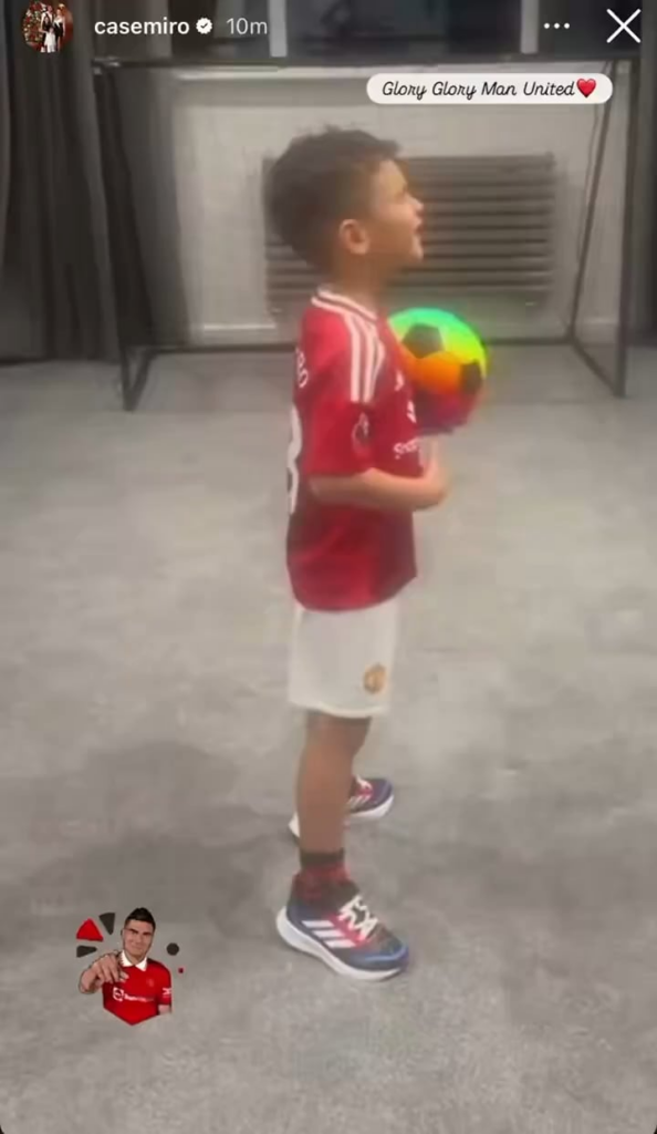 Casemiro's son Caio singing Glory Glory Man United with a Manc accent