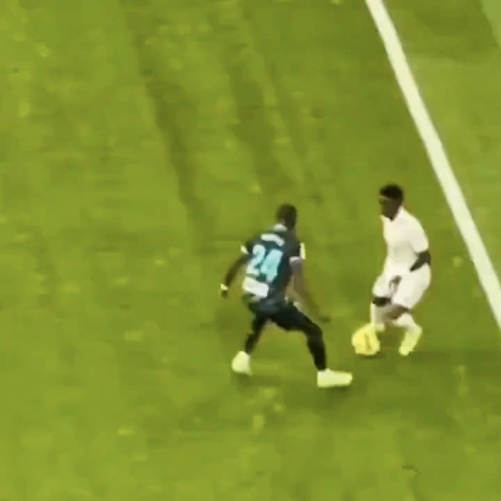 The rivals complain, but if Real Madrid posted this video, no one would be shocked if I told you that Vini has received at least one yellow card for simulation.