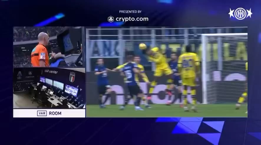 The same penalty that wasn’t given for Frattesi today was given against Inter two seasons ago. The standards suddenly change when Inter are on the pitch 😂