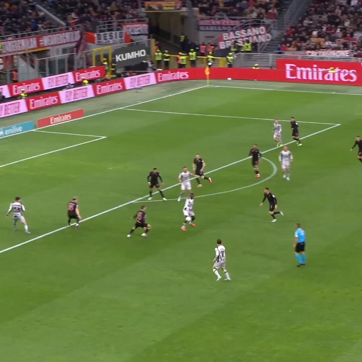 This strike by Strahinja Pavlović was pure art. The whole stadium stood up for Milan