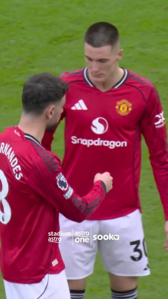 Bruno Fernandes Giving Instructions to Sesko prior to 2nd Goal