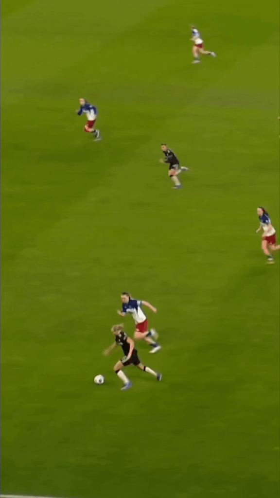 Franzi Kett schießt ein Tor - Frauen DFB Pokal Viertelfinale