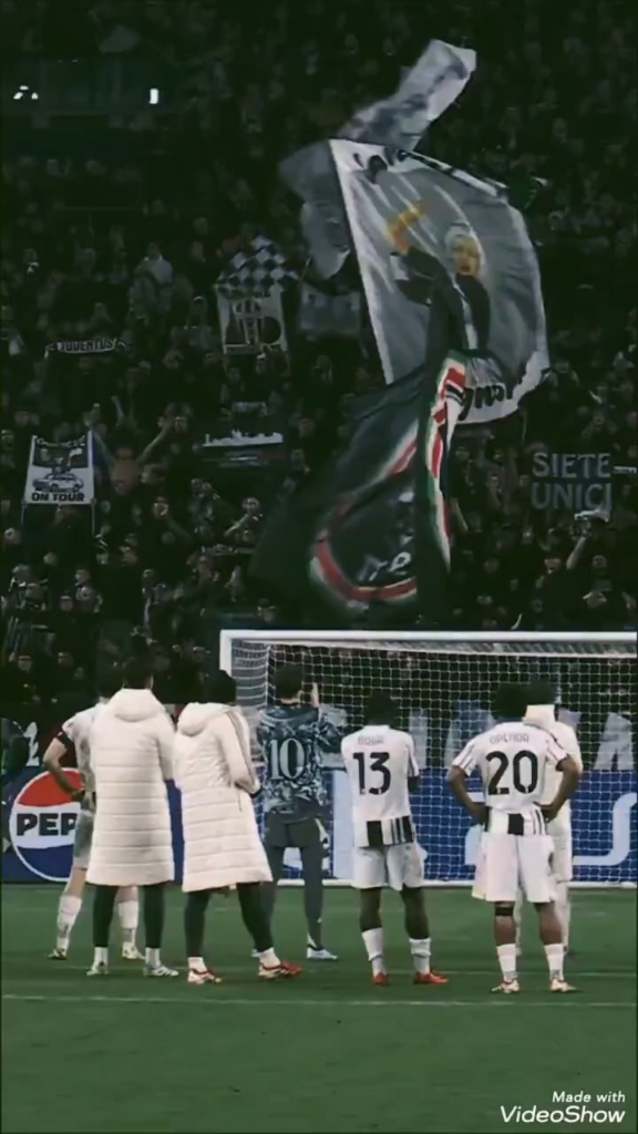 I love this chant - Ti seguirò (I'll follow you) Ti sosterrò (I'll support you) Bianconero Unico amor (Bianconero, one true love)