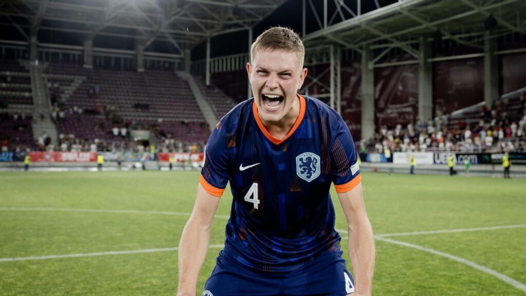 Janse debuteert na klinkende zege op AZ bij Jong Oranje: "We gaan met vijf man van Groningen, dat zegt wel wat"