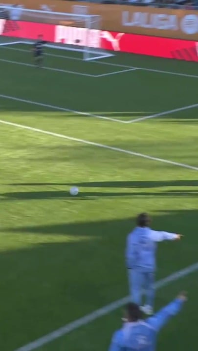 Impressive footwork from 11 year old La Masia prospect Hugo Galdeano
